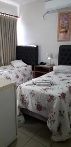 Ein Bett oder Betten in einem Zimmer der Unterkunft Hotel Athenas e Convenções