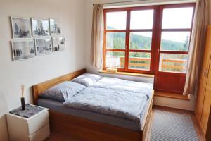 Posteľ alebo postele v izbe v ubytovaní Cihlářka - horský apartmán 103