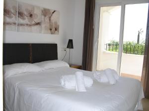 מיטה או מיטות בחדר ב-Hacienda Golf Resort - 1508