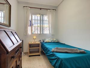 A bed or beds in a room at San Pedro del Pinatar House - 5409