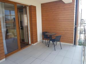 Balkon lub taras w obiekcie Marina Jastarnia Apartamenty w budynku z Basenem