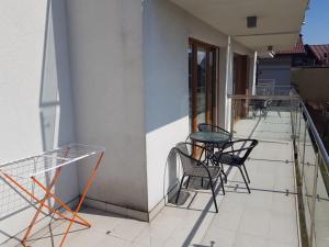 Balkon lub taras w obiekcie Marina Jastarnia Apartamenty w budynku z Basenem