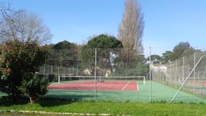a tennis court with a net on a court at Appt Dolus-d'Oléron, Vert bois 2-3 personnes in Grand-Village-Plage