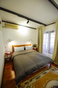 a bedroom with a large bed and a window at Fuxishan East Inn in Huairou