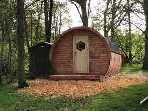 Penbedw Uchaf Estate - Rural retreats, tennis外面的花园