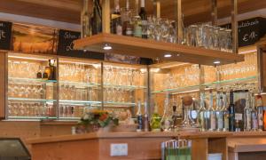Lounge nebo bar v ubytování Hotel Sporthof Austria