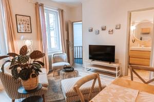 Μια τηλεόραση ή/και κέντρο ψυχαγωγίας στο Les Apparts d 'Agnès - Carmen