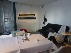 Posedenie v ubytovaní IMPLUVIUM Conil-Terraza Privada-Parking- mayores de 25 años