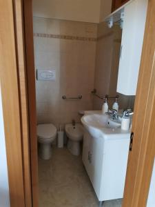 a bathroom with a sink and a toilet at Casa Vacanza Trullo Dimora Storica Morea in Alberobello