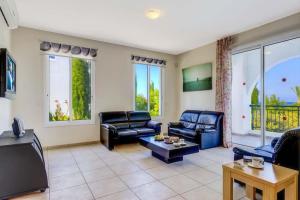 Et opholdsområde på Latchi Beachfront Villa