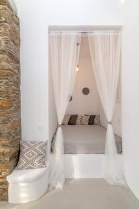 Posteľ alebo postele v izbe v ubytovaní Livadi house Tinos