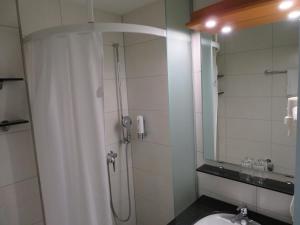 Koupelna v ubytování Hotel Klausenhof Flüeli + 18 fotografií