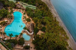 Bazén v ubytování Hotel Irotama Lago nebo v jeho okolí