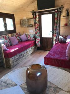 a room with two beds in a wooden cabin at Roulotte de Florette in Tourrettes-sur-Loup