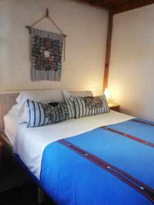 Katil atau katil-katil dalam bilik di Yellow House Hostel B&B