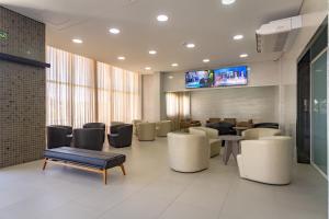 TV a/nebo společenská místnost v ubytování Hotel Confiance Barigui