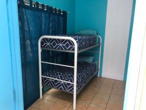 Darwin Hostel客房内的一张或多张床位