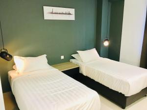 Ein Bett oder Betten in einem Zimmer der Unterkunft Enclave Business Hotel