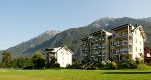 A general mountain view or a mountain view taken from Az apartmant