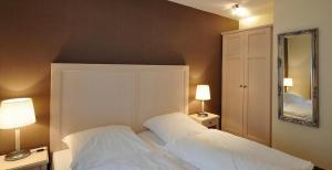 Postel nebo postele na pokoji v ubytování Hotel am Schlosspark garni
