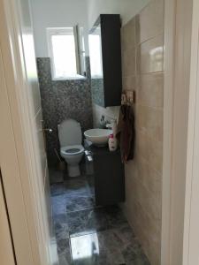 Koupelna v ubytování Holiday Home Slavica, prizemlje objekta