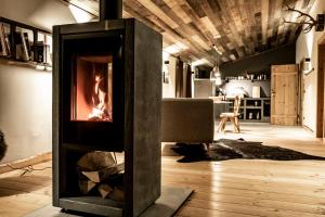 a fireplace in the middle of a living room at REITERS 110A in Piesendorf