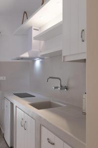 Η κουζίνα ή μικρή κουζίνα στο Villa Irini