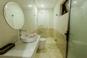 Phòng tắm tại Bamboo Green Hotel