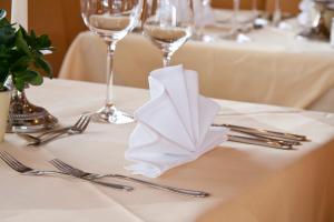 Reštaurácia alebo iné gastronomické zariadenie v ubytovaní Suitehotel Kleinwalsertal