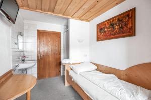 Postel nebo postele na pokoji v ubytování Heart Hotel Talhof Nigg