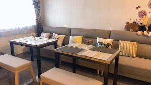 Khu vực ghế ngồi tại Redbean Guesthouse