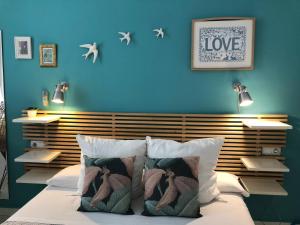 Łóżko lub łóżka w pokoju w obiekcie Hostal Vidamia
