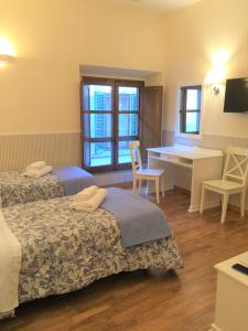 A bed or beds in a room at Relais Duomo Adelaide