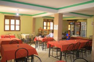 Ресторан / й інші заклади харчування у Pride Travellers Hotel Mubende