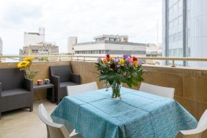 Gallery image of Comfort 3BR Apt with Balcony near Beach by FeelHome in Tel Aviv