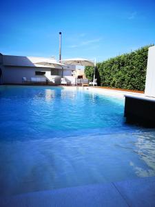 Bazén v ubytování Sicilia Hotel Spa nebo v jeho okolí