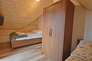 Posteľ alebo postele v izbe v ubytovaní Domek Góralski U Hanki Domek przy Stoku