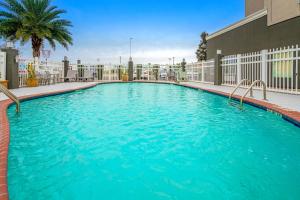 a large swimming pool in the middle of a building at La Quinta by Wyndham Gonzales LA in Gonzales