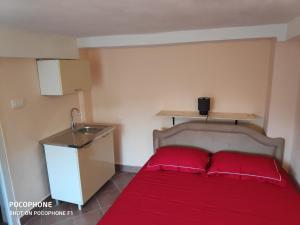 Ένα ή περισσότερα κρεβάτια σε δωμάτιο στο Apartman Pavle 2