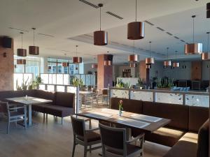 Reštaurácia alebo iné gastronomické zariadenie v ubytovaní Hotel Uno