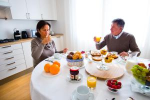 Jedlo v ubytovaní bed & breakfast alebo blízkom okolí