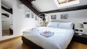 A bed or beds in a room at Italianway - Baiamonti 1