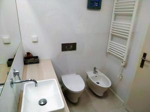 A bathroom at 1E Carvoeiro