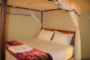Voodi või voodid majutusasutuse Pride Travellers Hotel Mubende toas