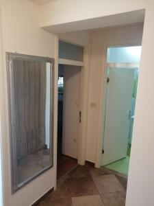 a hallway with a mirror and a door in a room at Spa apartman Iva in Banja Luka +18 photos