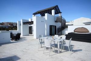 Gallery image of Casares Del Mar Luxury Apartments penthouse with beach access in Casares