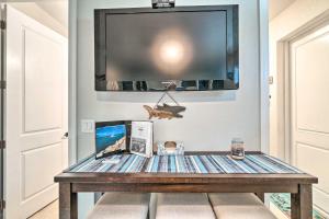 Imagen de la galería de Modern Canalfront Studio Near Nokomis Beach!, en Nokomis