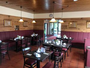 a restaurant with black tables and chairs and purple walls at Hotel Zum Prinzen Sinsheim in Sinsheim