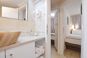 Et badeværelse på Holiday Home Mila + 78 billeder