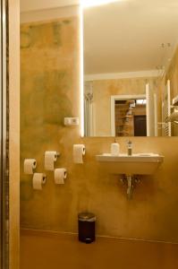 a bathroom with a sink and a mirror at Apartmány Modřínová Archa s privátní saunou in Vaclavov u Bruntalu